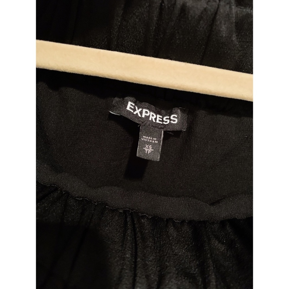 Express: Off The Shoulder Smocked Ruffle Top - Picture 4 of 5